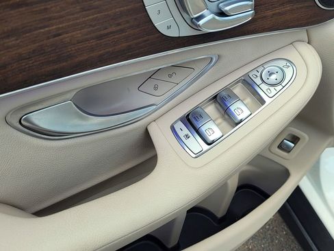 Used 2022 Mercedes-Benz GLC 300 w/ Multimedia Package Lite image 12