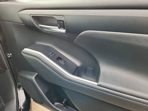 Used 2023 Toyota Highlander XLE image 15