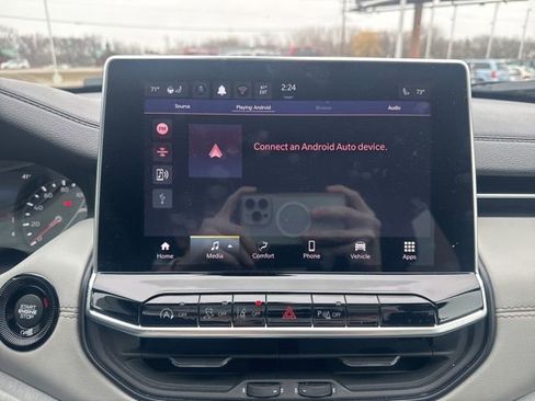 Used 2025 Jeep Compass Limited image 16