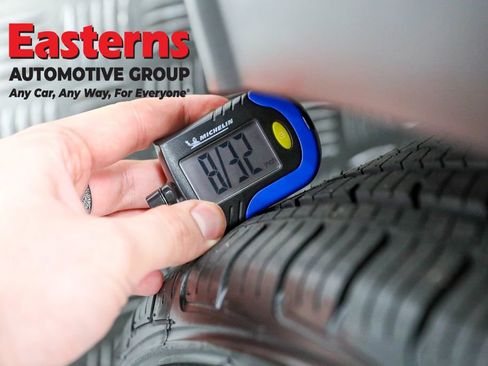 Used 2022 Hyundai Venue SEL image 25