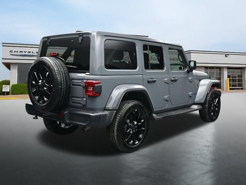 Used 2025 Jeep Wrangler Unlimited Sahara AWD/4WD image 5