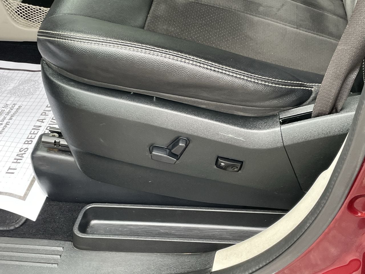 Used 2019 Dodge Grand Caravan SXT FWD image 28