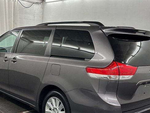 Used 2014 Toyota Sienna XLE image 6