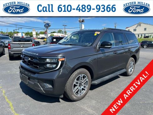 Used 2025 Ford Expedition Active AWD/4WD image 1