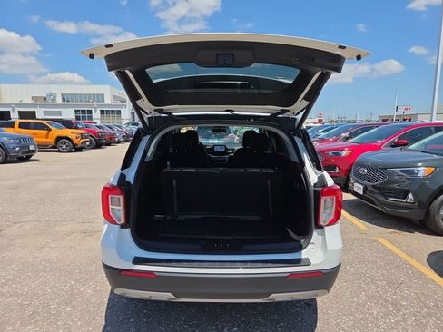 Certified 2022 Ford Explorer XLT w/ Equipment Group 202A AWD/4WD image 7