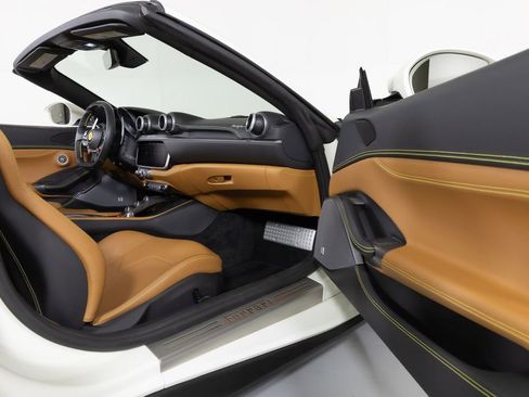Used 2019 Ferrari Portofino image 36