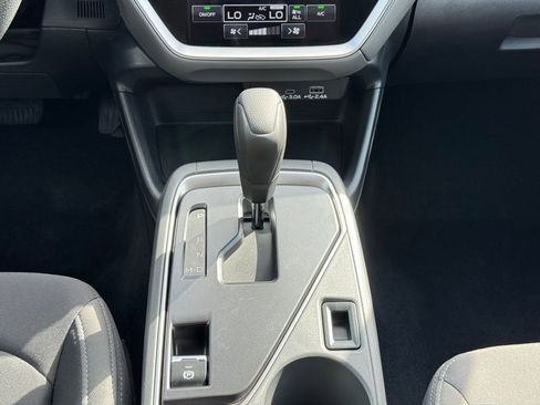 Used 2025 Subaru Crosstrek 2.0i Premium image 24