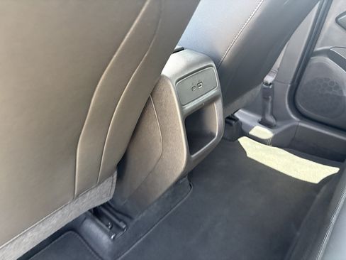 Used 2025 Chevrolet Trax LT FWD image 17