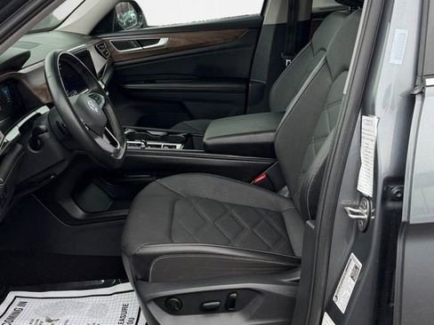 Used 2024 Volkswagen Atlas SE AWD/4WD image 14