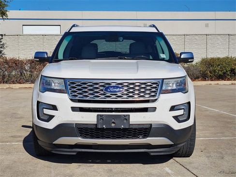 Used 2016 Ford Explorer Platinum image 2