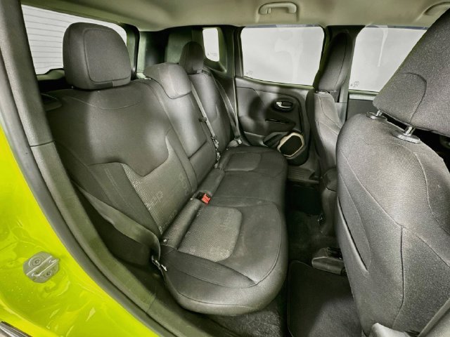 Used 2017 Jeep Renegade Latitude w/ Popular Equipment Group FWD image 29
