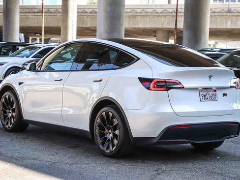 Used 2024 Tesla Model Y 2WD image 6
