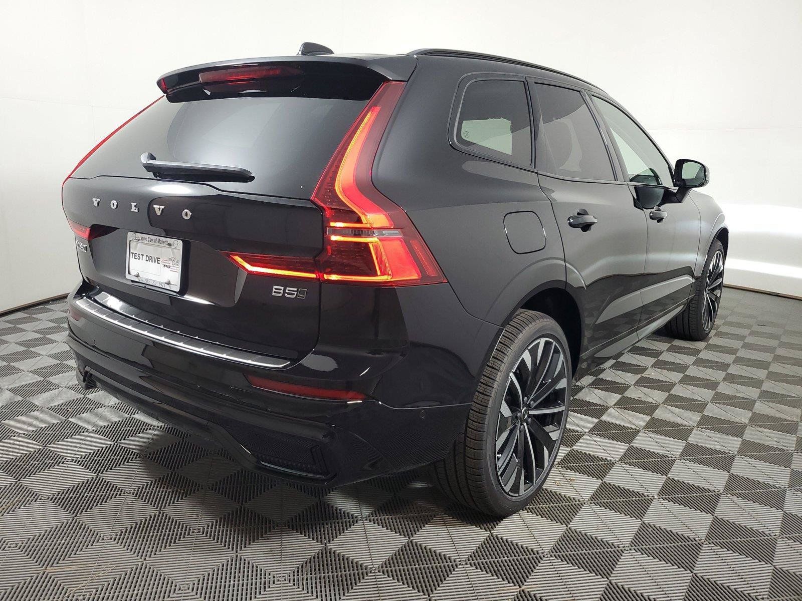 Used 2027 Volvo XC60 B5 Ultra AWD/4WD image 6