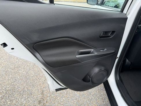 Used 2022 Nissan Kicks S FWD image 31