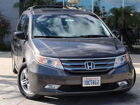 Used 2013 Honda Odyssey Touring Elite image 2