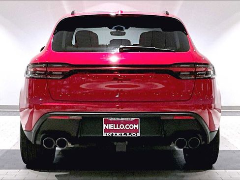 Used 2025 Porsche Macan image 9