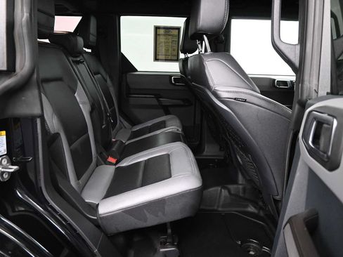 Used 2024 Ford Bronco Black Diamond w/ Sasquatch Package AWD/4WD image 12