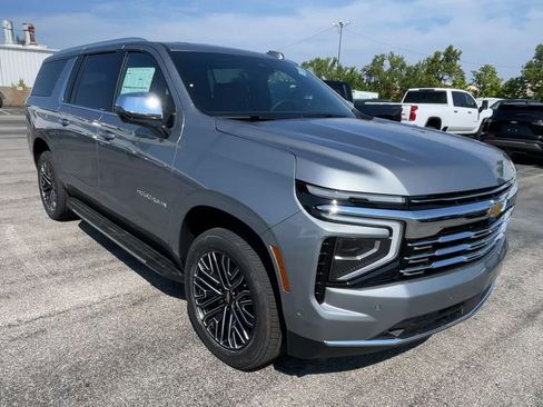 New 2025 Chevrolet Suburban Premier AWD/4WD image 4