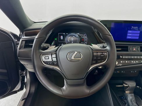 Used 2025 Lexus ES 300h w/ Premium Package image 12