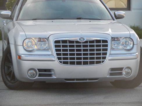 Used 2007 Chrysler 300 C RWD image 6