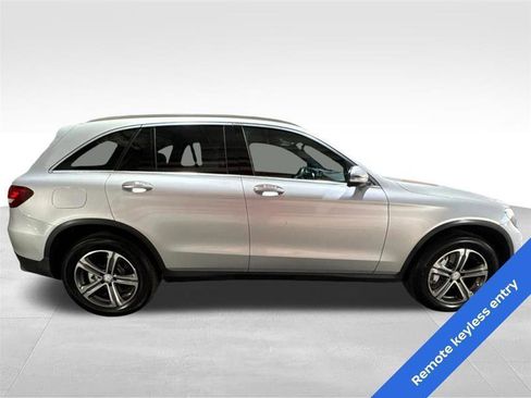 Used 2017 Mercedes-Benz GLC 300 4MATIC image 4