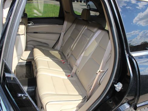 Used 2017 Jeep Grand Cherokee Overland image 35