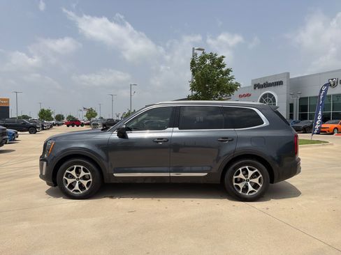 Used 2022 Kia Telluride EX AWD/4WD image 2