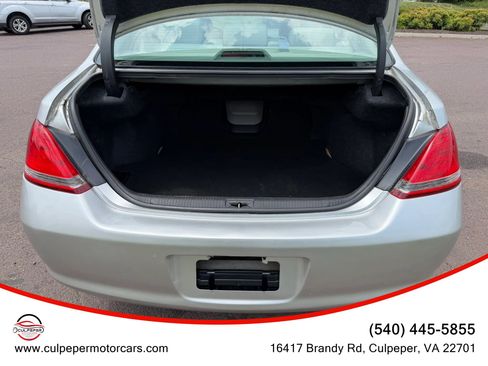 Used 2010 Toyota Avalon XLS FWD image 12