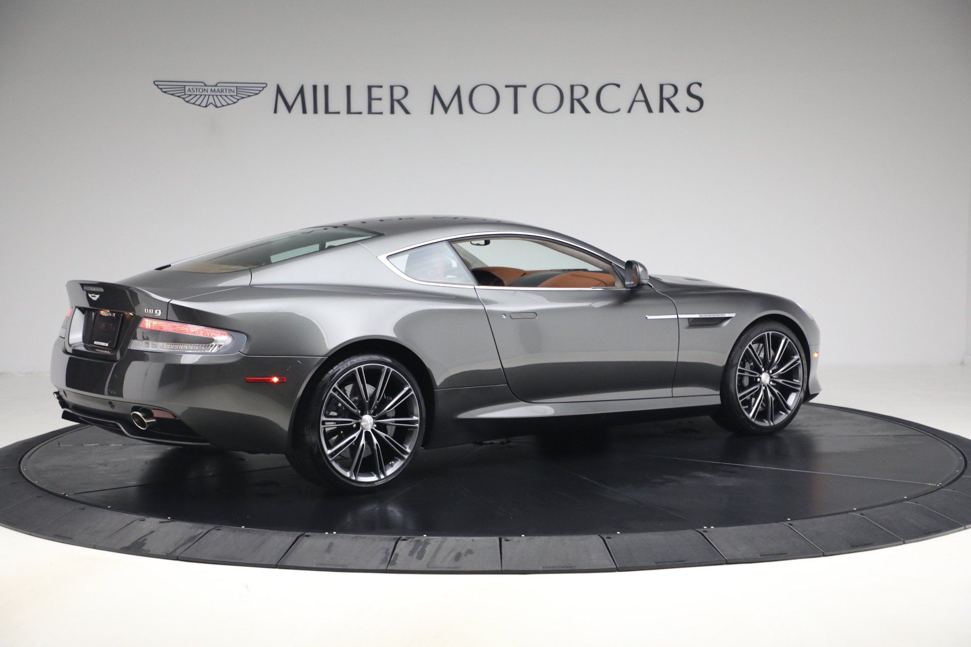 Used 2014 Aston Martin DB9 Coupe RWD image 8