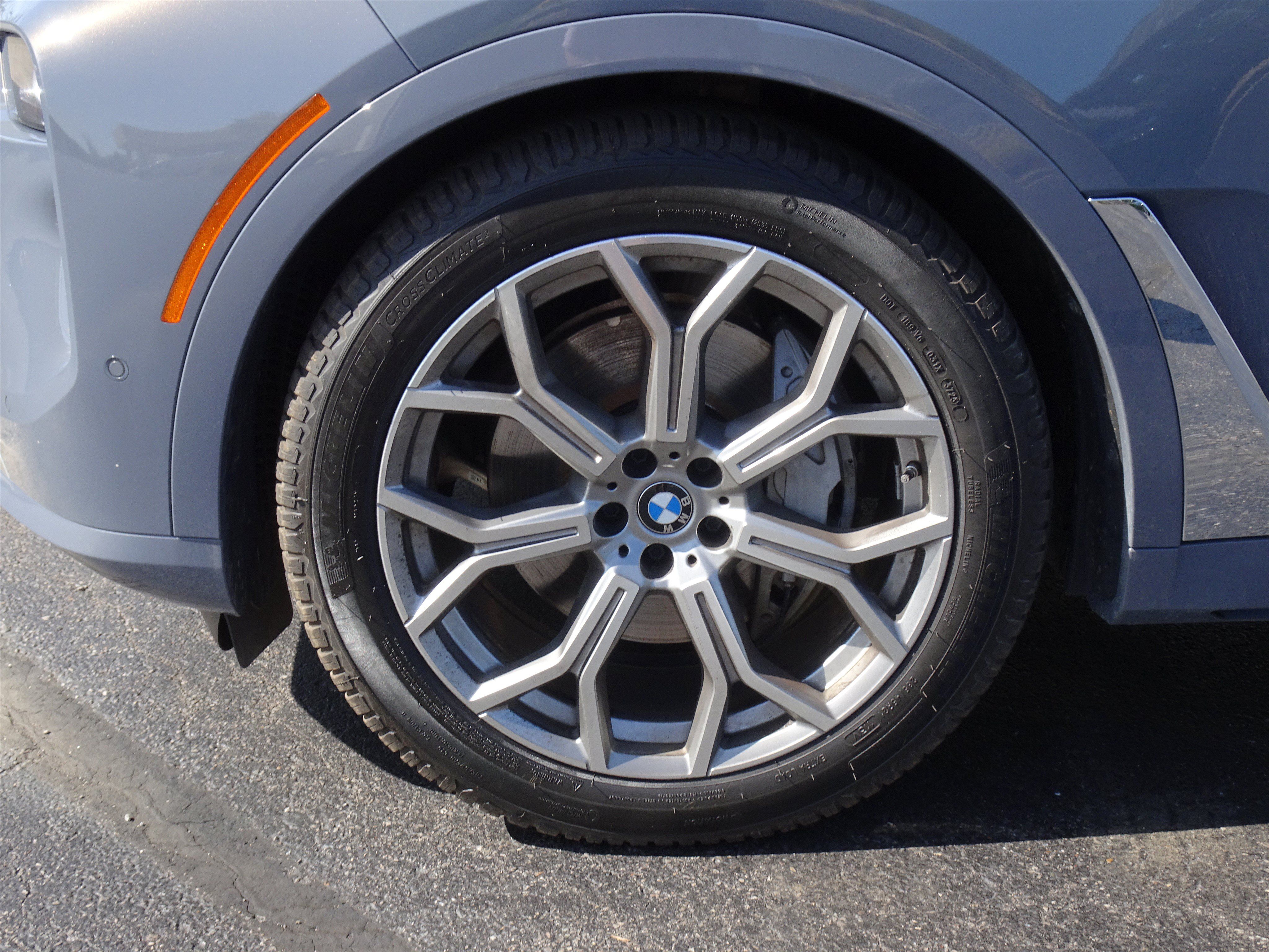 Used 2024 BMW X7 xDrive40i w/ Premium Package AWD/4WD image 12