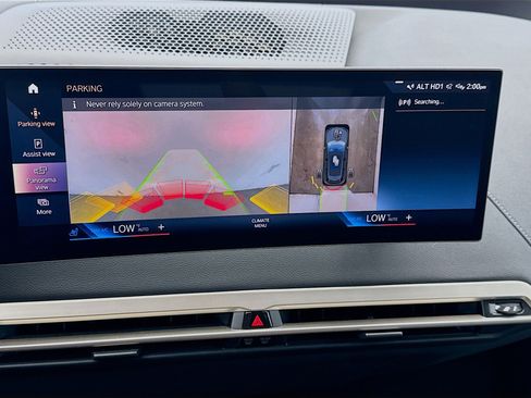 Used 2023 BMW iX xDrive50 w/ Sport Package image 10