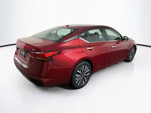 Used 2023 Nissan Altima 2.5 SV FWD image 9