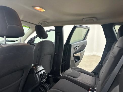 Used 2017 Jeep Cherokee Sport w/ Cold Weather Group AWD/4WD image 27