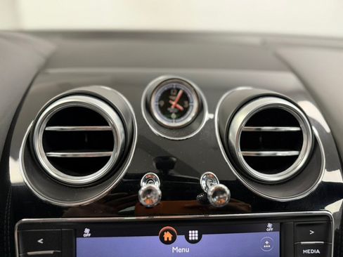 Used 2019 Bentley Bentayga AWD/4WD image 67