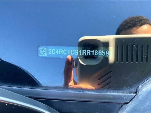 Used 2024 Chrysler Voyager LX image 33