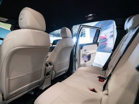 Certified 2025 Mercedes-Benz GLB 250 4MATIC image 31