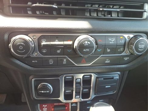 Used 2026 Jeep Gladiator Sport AWD/4WD image 24