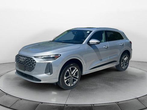 Certified 2025 Audi Q5 Premium w/ Convenience Package image 3