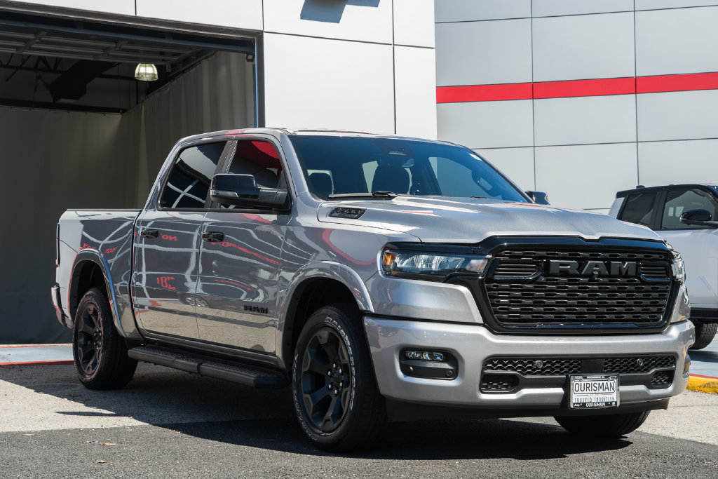 Used 2025 RAM 1500 Big Horn AWD/4WD image 1