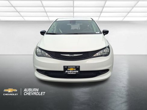 Used 2024 Chrysler Voyager LX FWD image 8