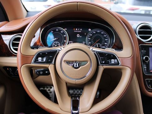 Used 2018 Bentley Bentayga AWD/4WD image 11