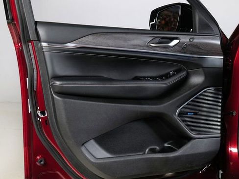 Used 2022 Jeep Grand Cherokee Overland w/ Luxury Tech Group IV image 28