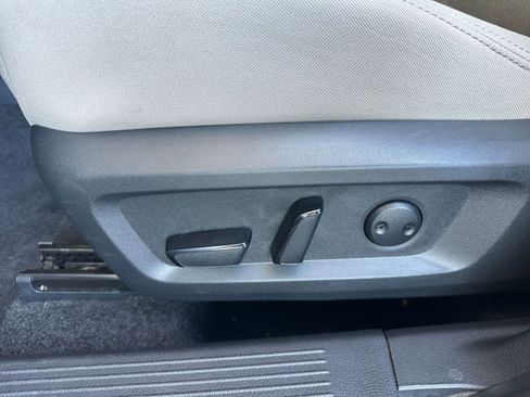 Used 2025 Nissan Rogue SV FWD image 22