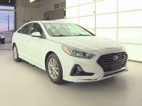 Used 2018 Hyundai Sonata SE image 2