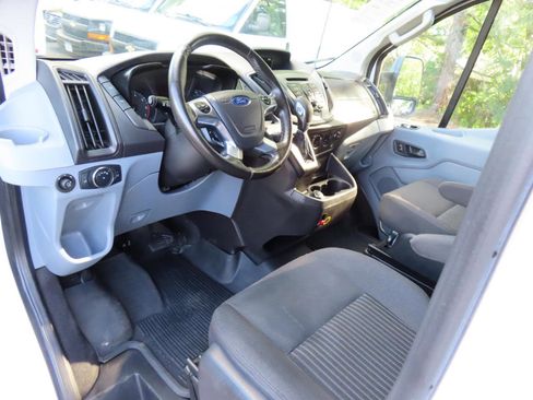 Used 2019 Ford Transit 250 130 Low Roof RWD image 15