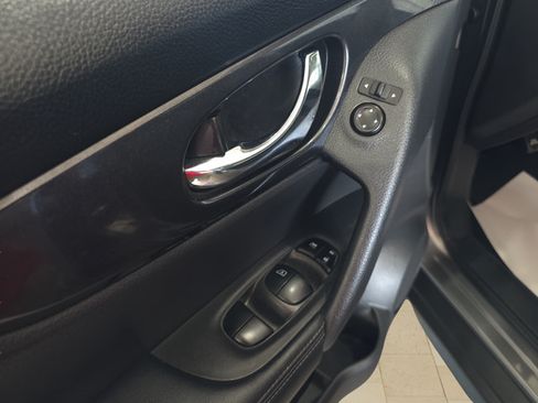 Used 2019 Nissan Rogue SV AWD/4WD image 11