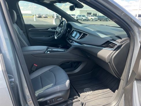 Used 2023 Buick Enclave Essence FWD image 7