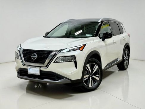 Used 2023 Jeep Wrangler Unlimited Sahara image 2