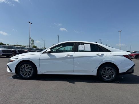 Certified 2024 Hyundai Elantra SEL FWD image 8