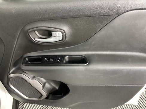 Used 2023 Jeep Renegade Latitude AWD/4WD image 24
